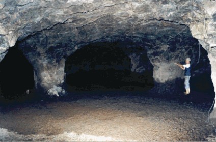 ../Images/amethyst-geode-hundreds-of-meters-inside-the-mine.jpg