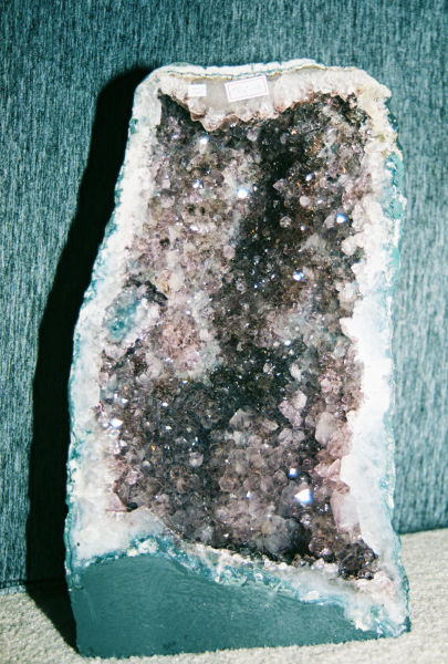 ../Images/amethyst-geode_0851560-R1-026-11A.jpg