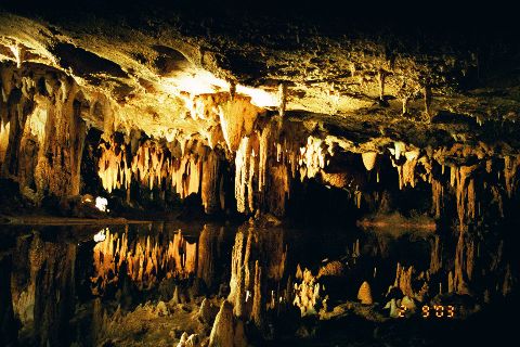 ../Images/underground-lake_PR00001033935.jpg